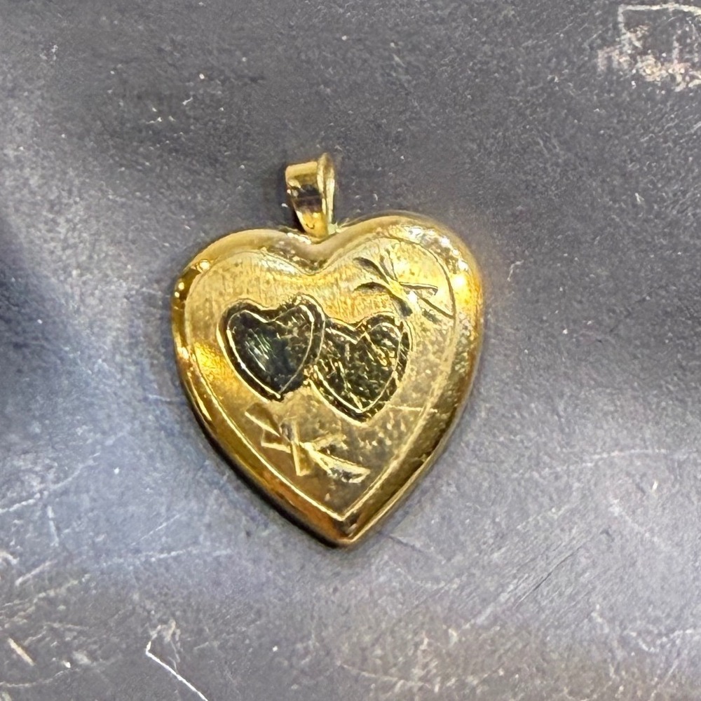 Vintage 14K Gold Filled Heart Locket Pendant Engraved Double Heart Photo Charm